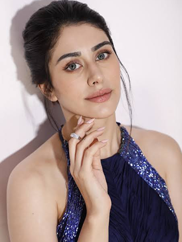 Hira Warina Bollywood Actress DUBBING 3 , KIS KISKO PYAAR KARU 3 & YAARYAN 2